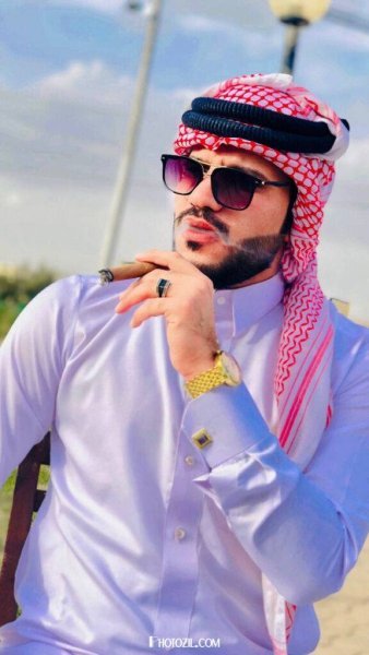 شباب-الخليج-بالشماغ-6-576x1024.jpg