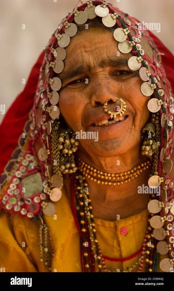lambani-tribe-people-CEBWAJ.jpg