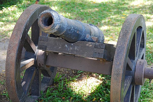 pngtree-old-cannon-a-cannon-antique-cannon-military-photo-image_204204.jpg