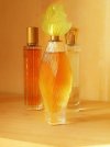 bottle-perfume-glass-cap-nilang-lalique-perfume-empire-scherrer.jpg