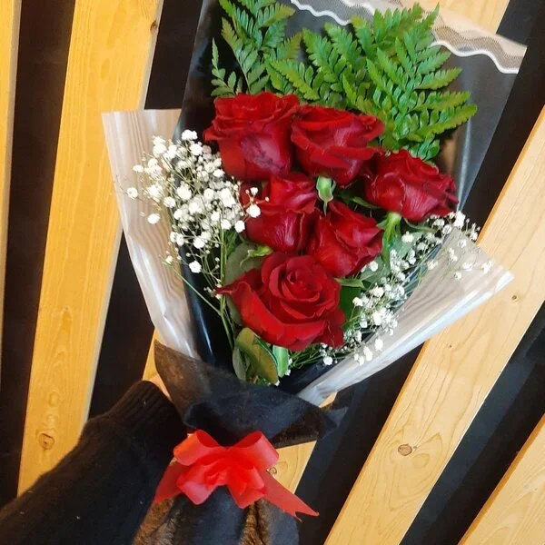 ورد احمر.webp