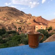 الكاتب الحسين